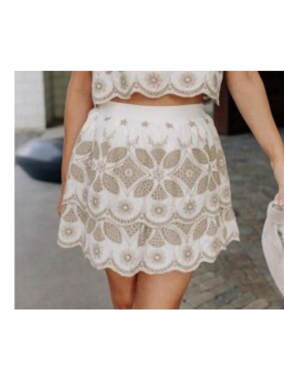 Women’s Illa Illa Taupe Embroidered Lined Mini Skirt Scalloped tapered Size Med